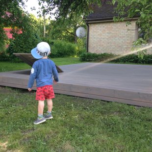 Lapegles terase, ar iebūvētu smilšu kasti