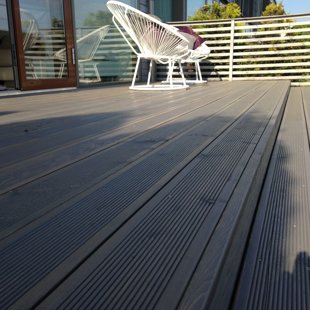 Terase ar Lapegles terases dēļiem, kas apstrādāti ar augstākās kvalitātes eļļu