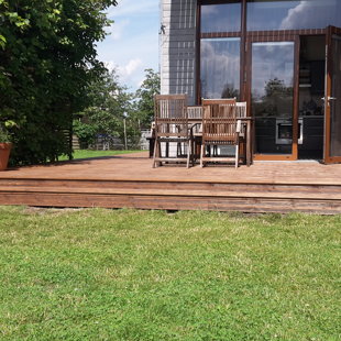 Wooden terrace, tinted oil larch planks