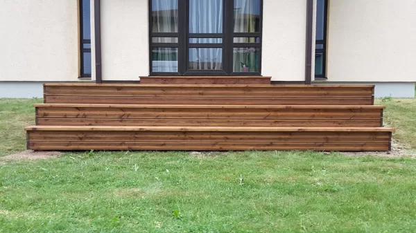 Terase ''Bērzmente" eļļoti lapegles terases dēļi